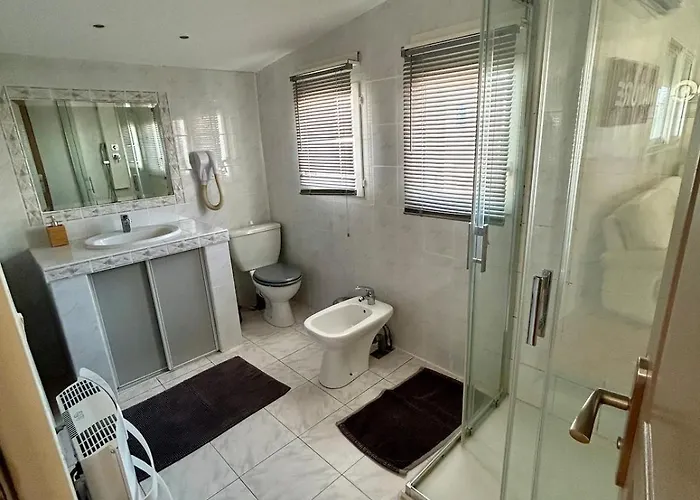Grand Pour 6 à 8, Wifi Chalet Gruissan